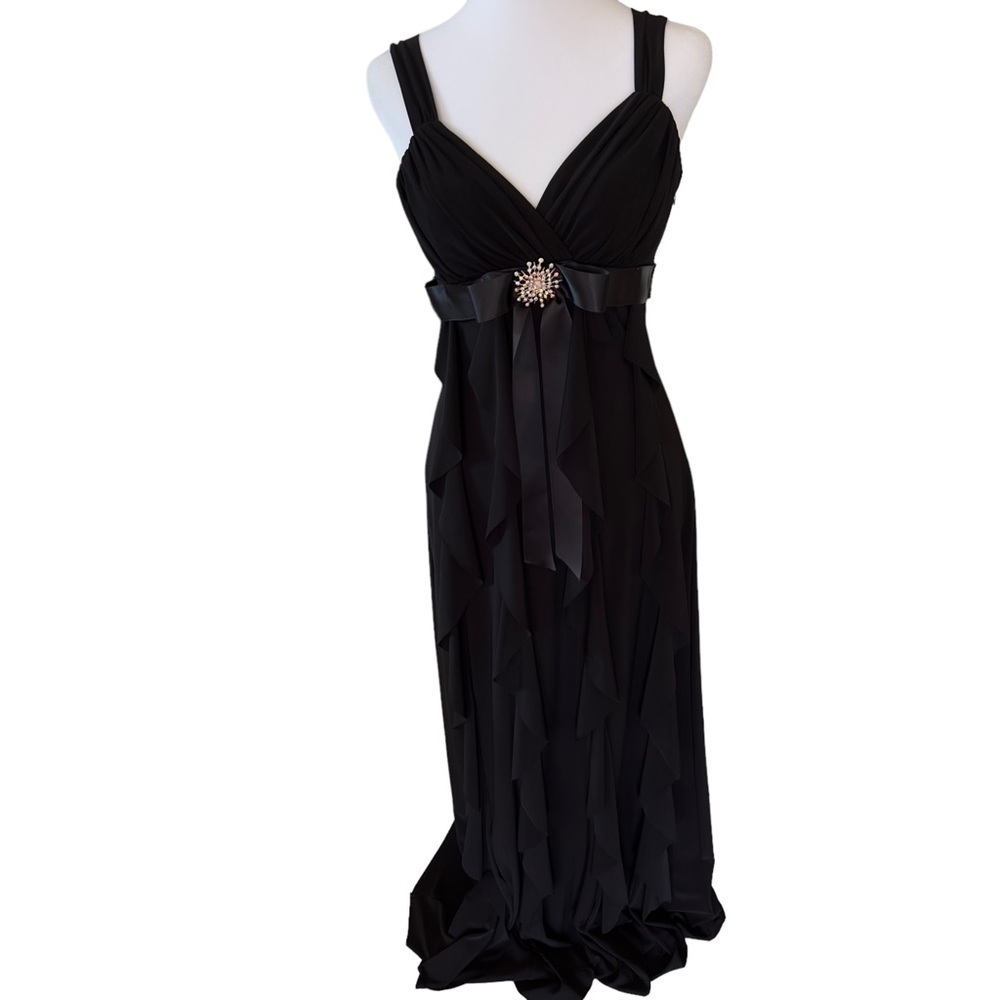 Betsy & Adam by Linda Bernell Size 8, Black sleeveless long dress with highw